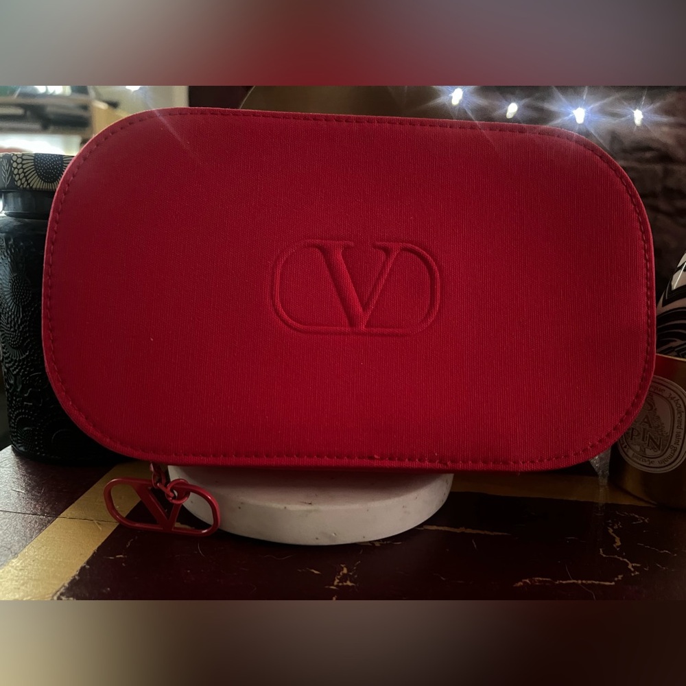 Valentino Beauty Red Cosmetic Pouch + Mini Puffer Gloss (3.9 mL) – New